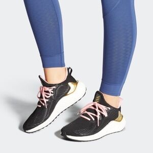 𝅺NIB ADIDAS Women’s Alphaboost Size 6